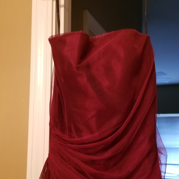Vera Wang burgundy evening gown - Picture 2 of 8